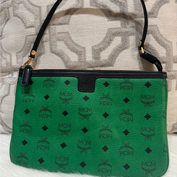 MCM Visetos Liz Shopper Tote Pouch - Picture 2 of 12